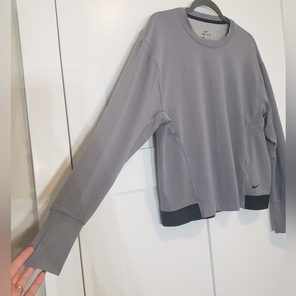 Nike Dri Fit Training Top Long Sleeve Gray Size Small JUST DO IT On Rear Waist - Picture 8 of 16